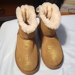 Ugg New Camel with gold accents & bow